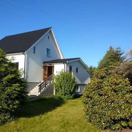 Haus Auf Der Insel Skuloya